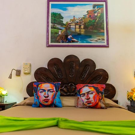 Hotel Posada De Roger Puerto Vallarta Bagian luar foto