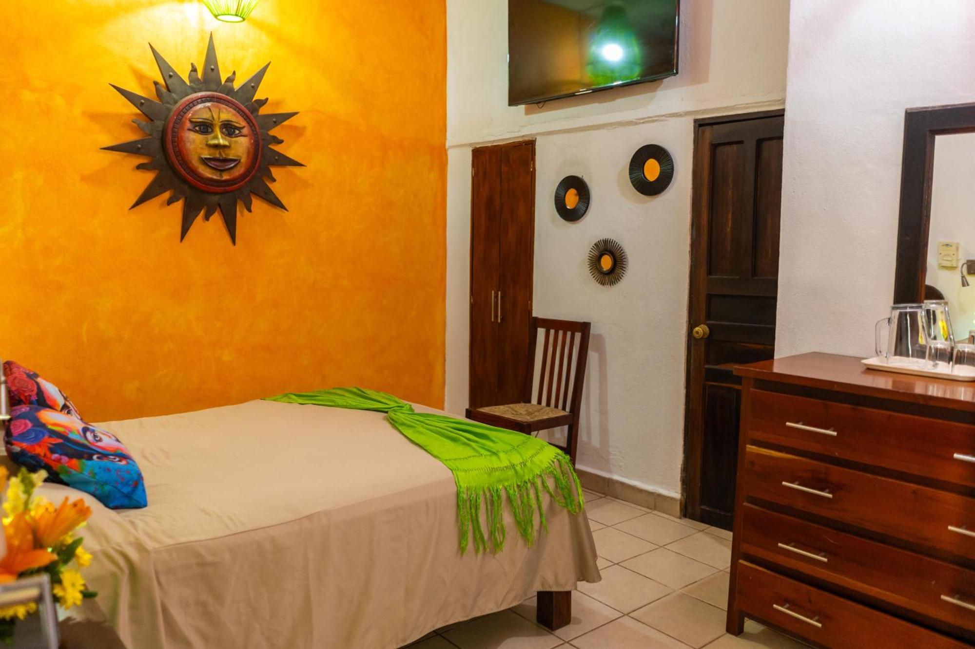 Hotel Posada De Roger Puerto Vallarta Bagian luar foto